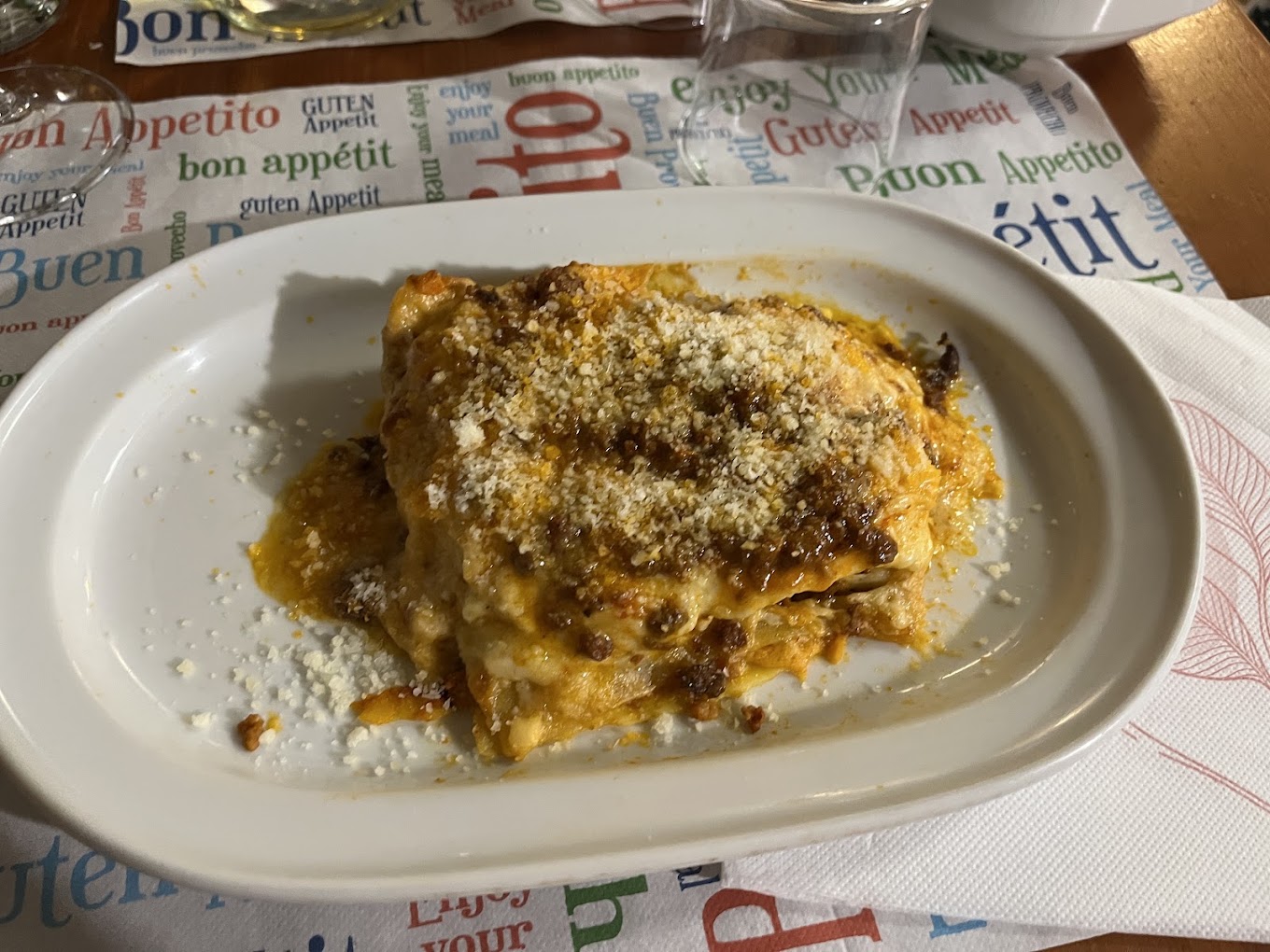 Lasagna al ragù con Parmigiano grattugiato
